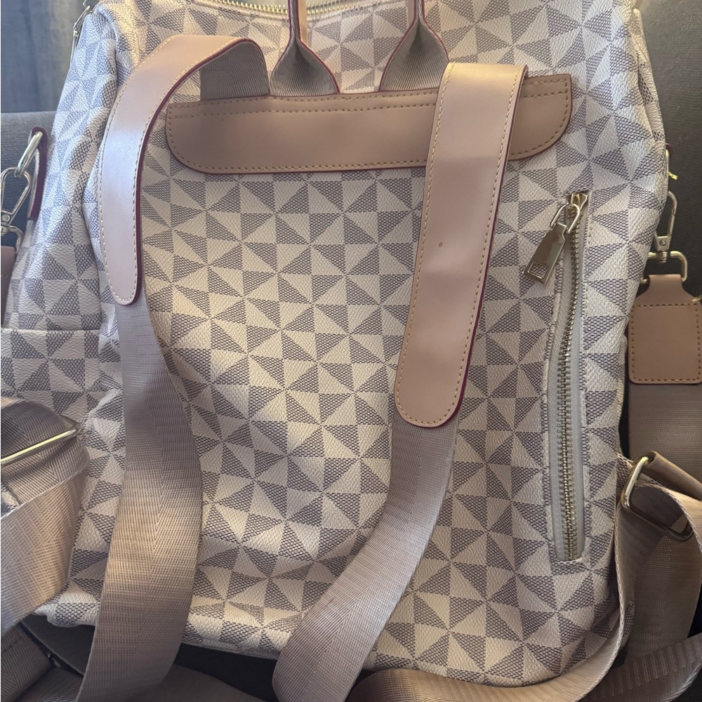 Geometric Patterned Gray Backpack - image 2